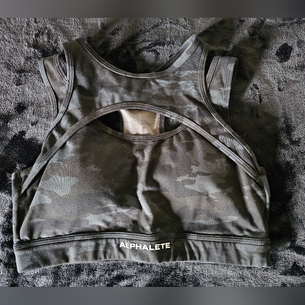 Alphalete Keyhole Camo Sports Bra